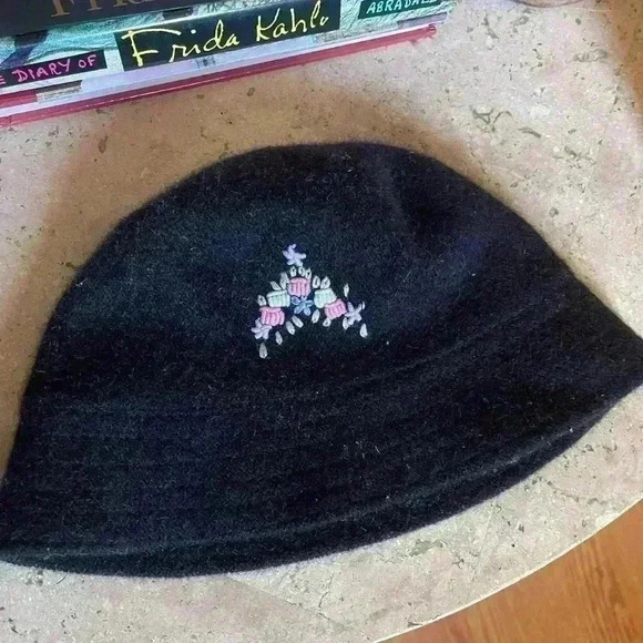 Cloche bucket hat - Picture 2 of 3